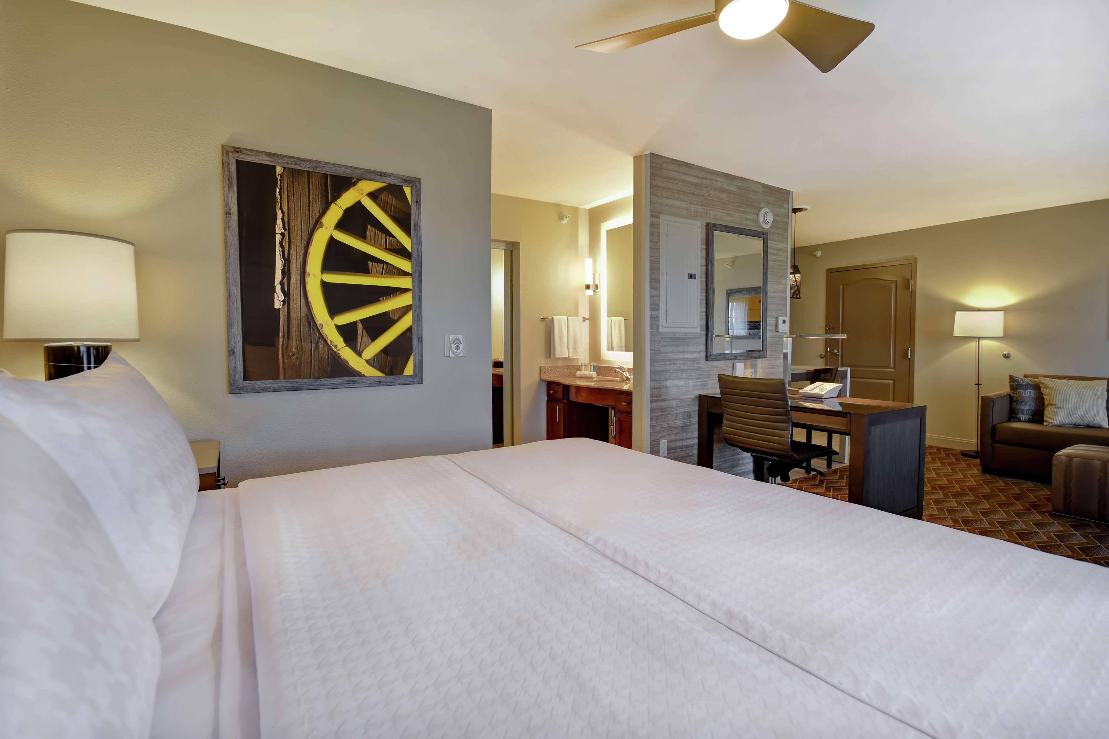 Homewood Suites By Hilton At The Waterfront Wichita Exteriér fotografie
