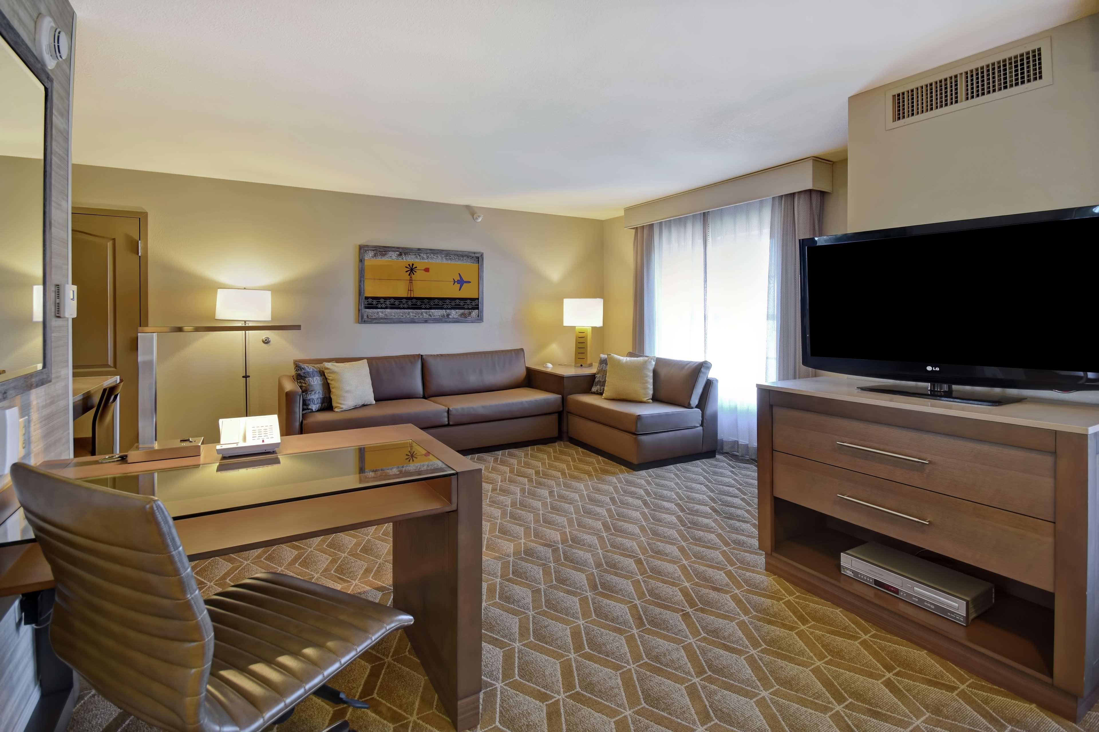 Homewood Suites By Hilton At The Waterfront Wichita Exteriér fotografie