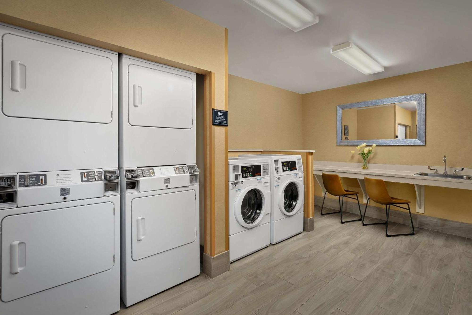 Homewood Suites By Hilton At The Waterfront Wichita Exteriér fotografie